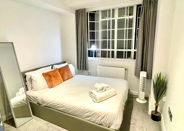 Modern Studio, Prime Location, Stunning City View