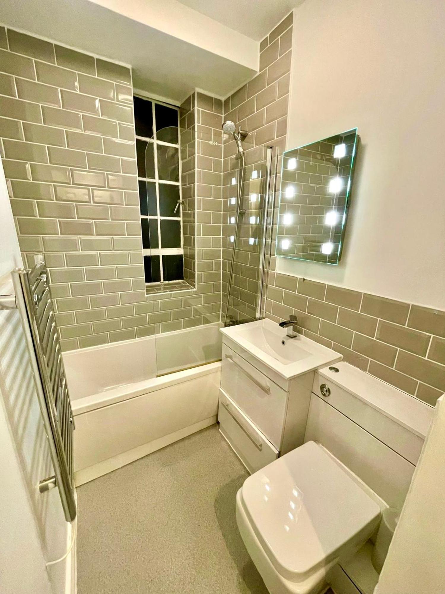 Modern Studio, Prime Location, Stunning View Apartamento